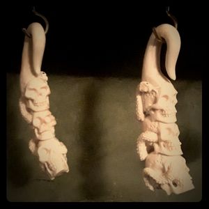 0 G carved Diablo Organics hangers